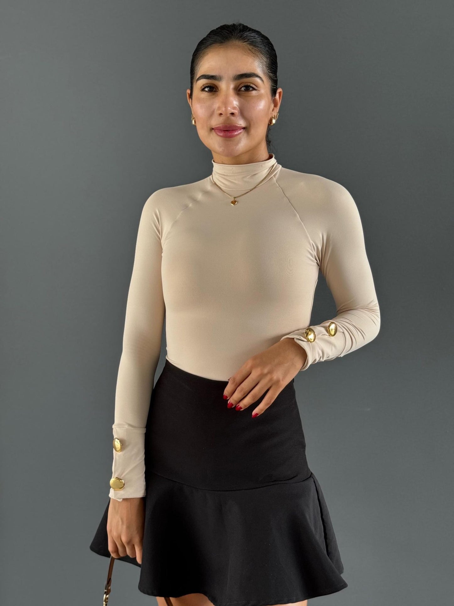 Cuello Tortuga Botones Nude