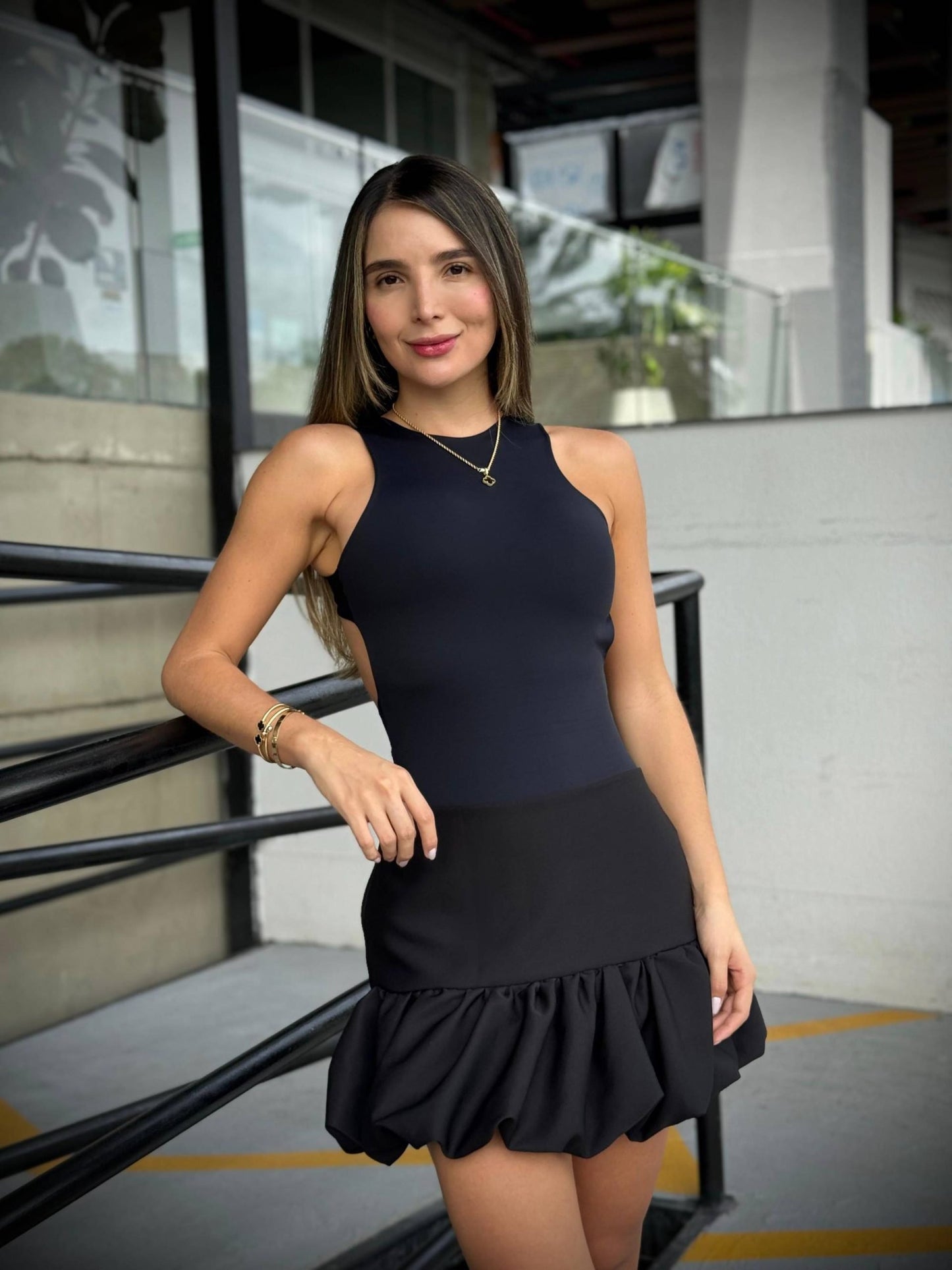 Esqueleto Escote Trasero Negro