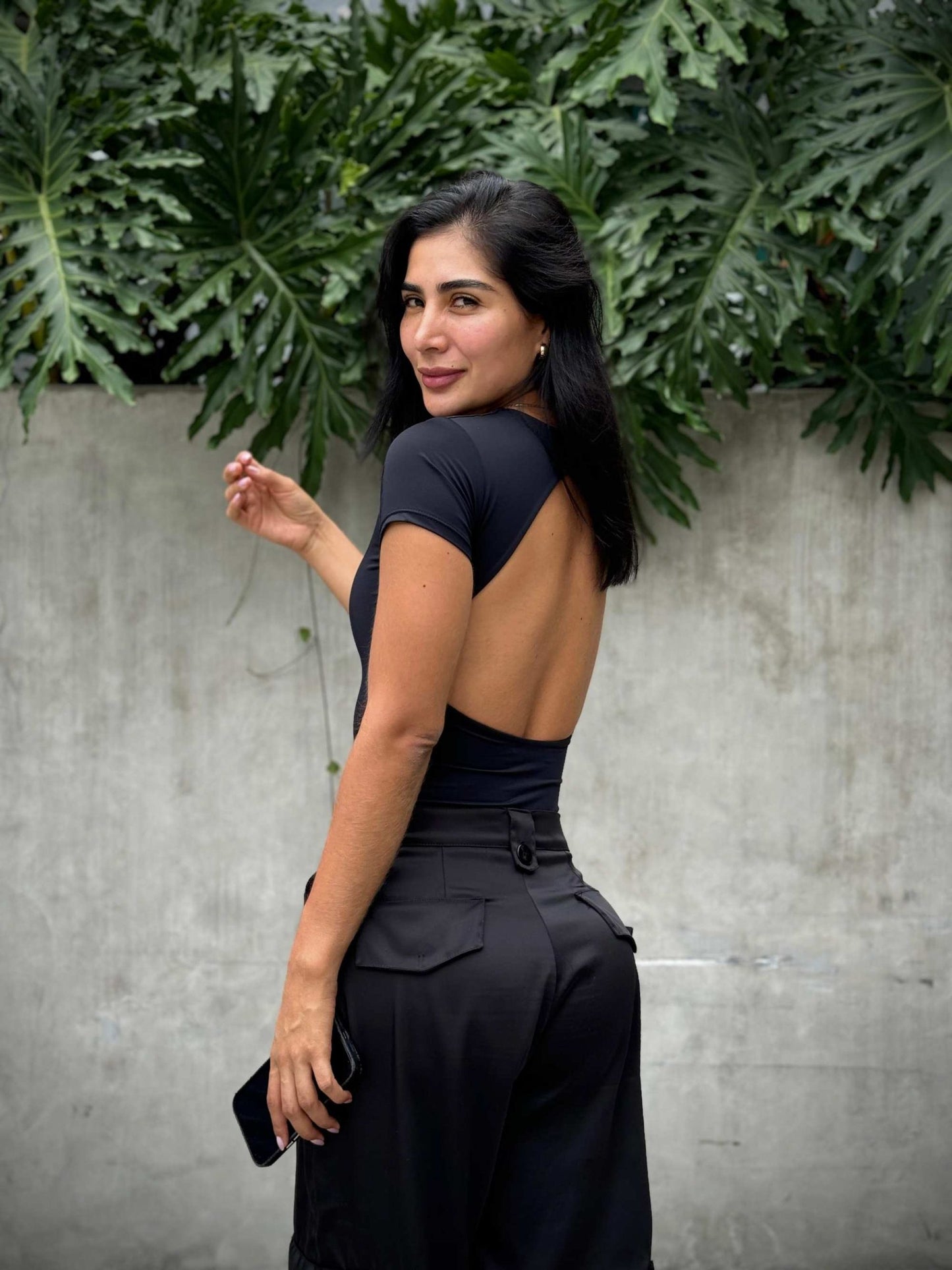 Camiseta Escote Trasero Negro