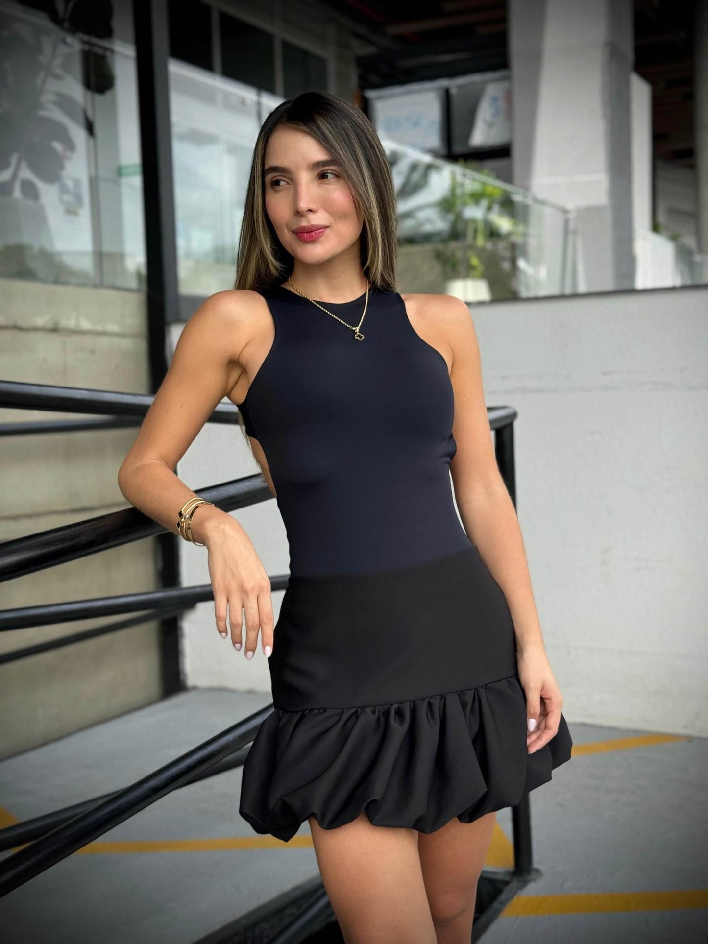 Esqueleto Escote Trasero Negro