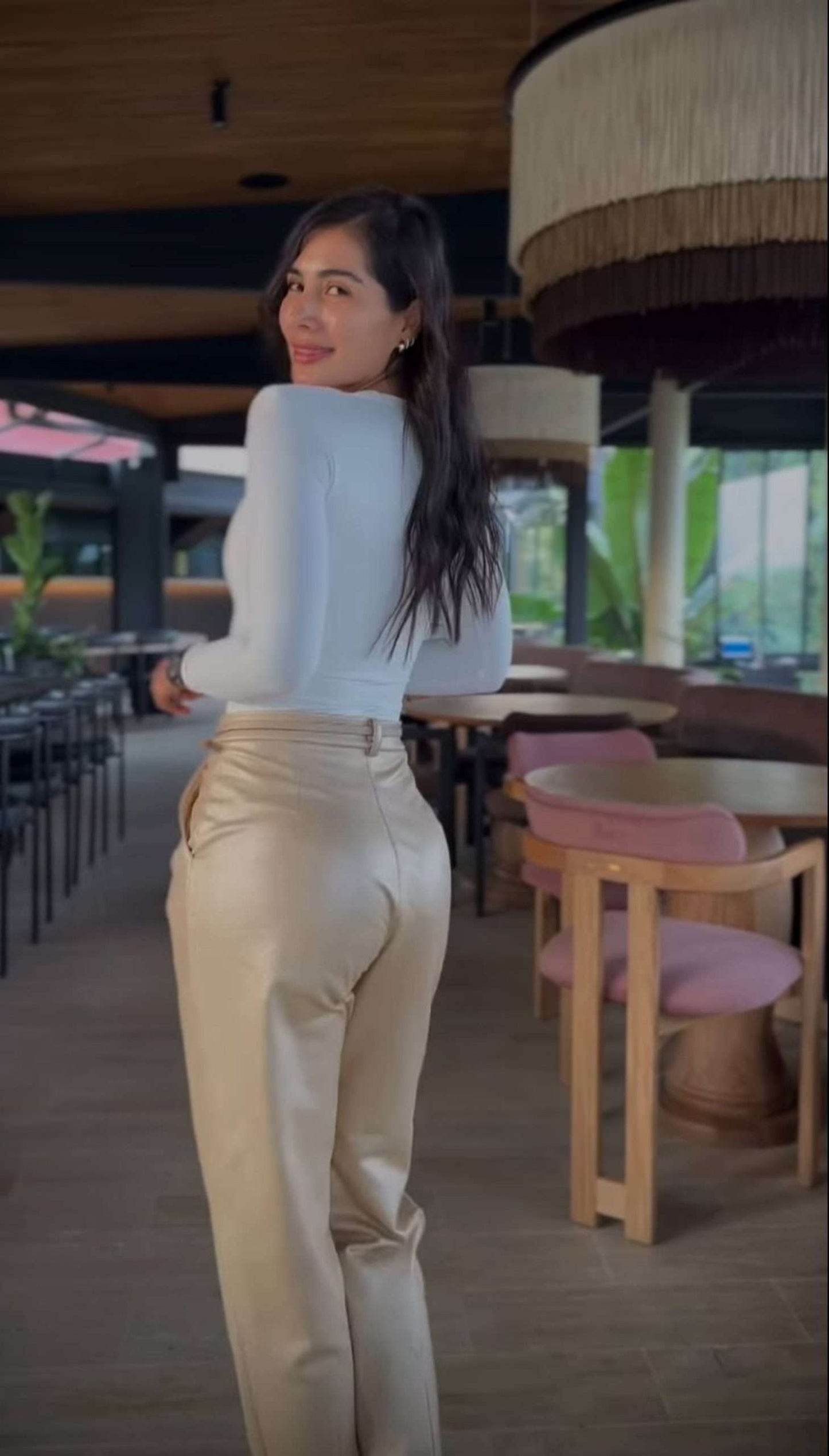 Pantalón Baggy Cuerina Dorado