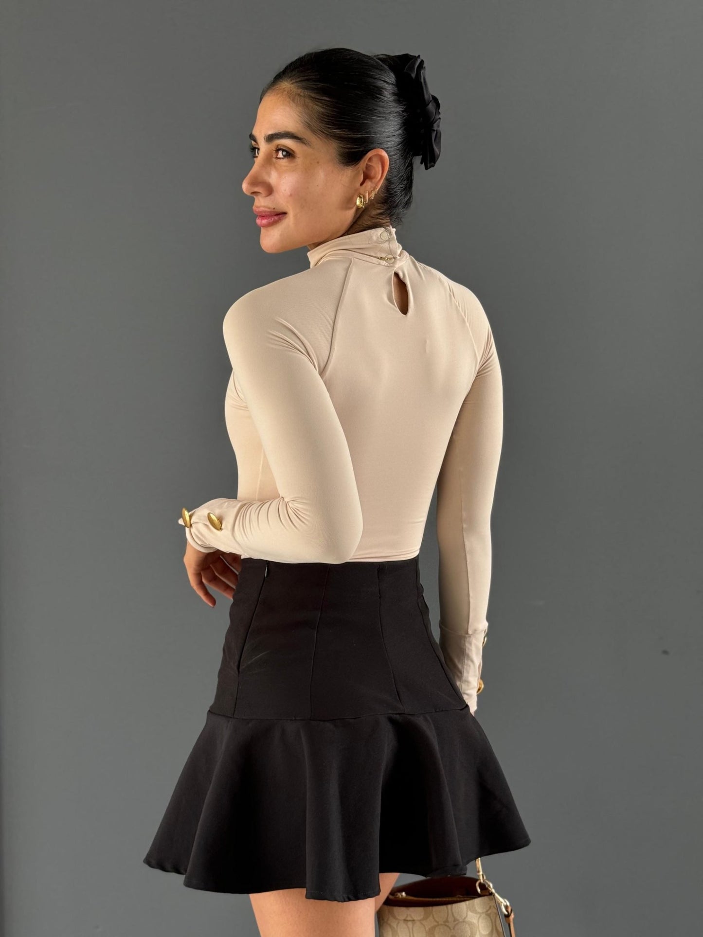 Cuello Tortuga Botones Nude