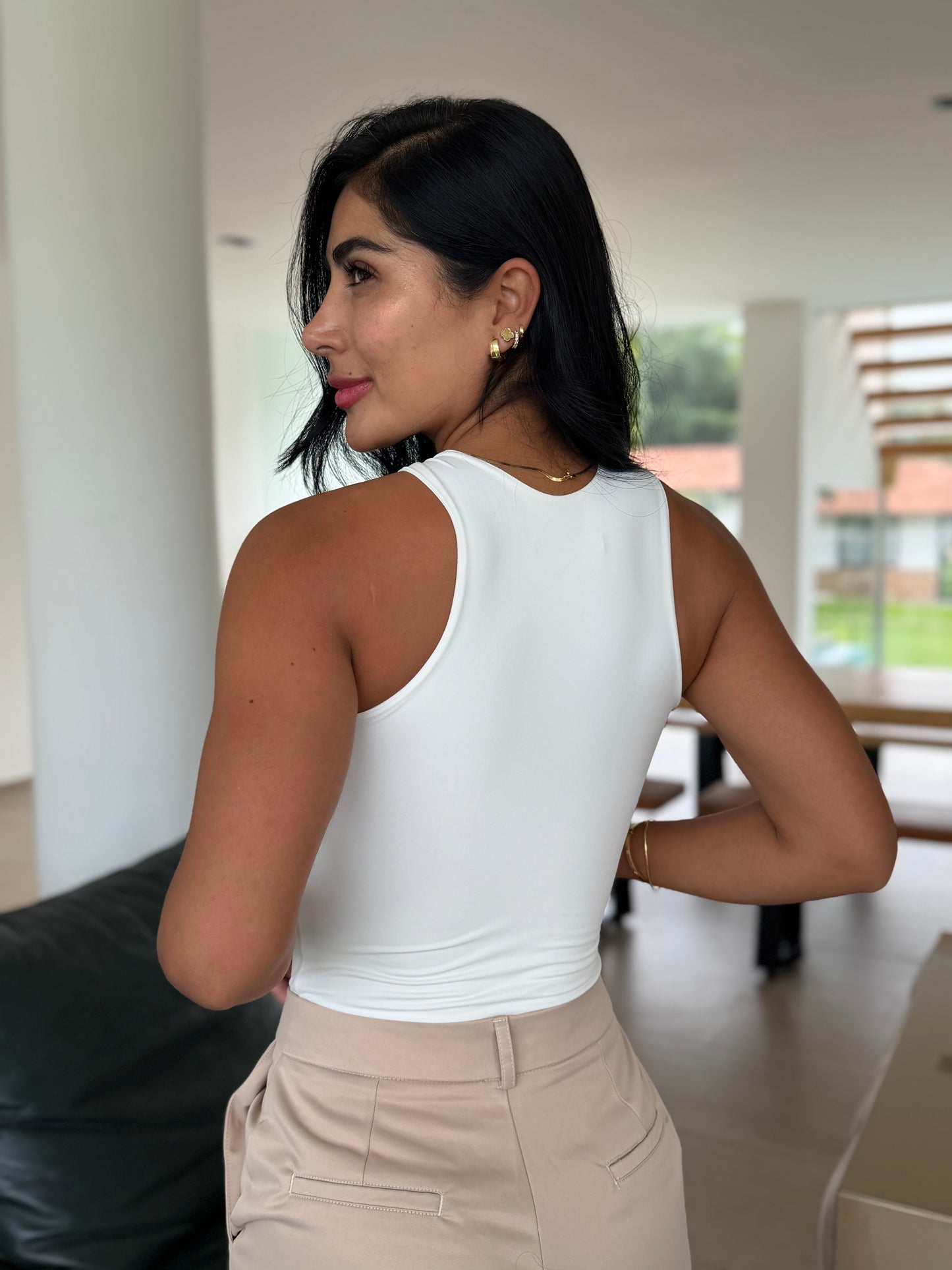 Body pasador al cuello blanco