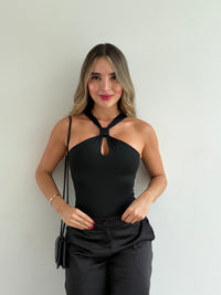 Body pasador al cuello negro