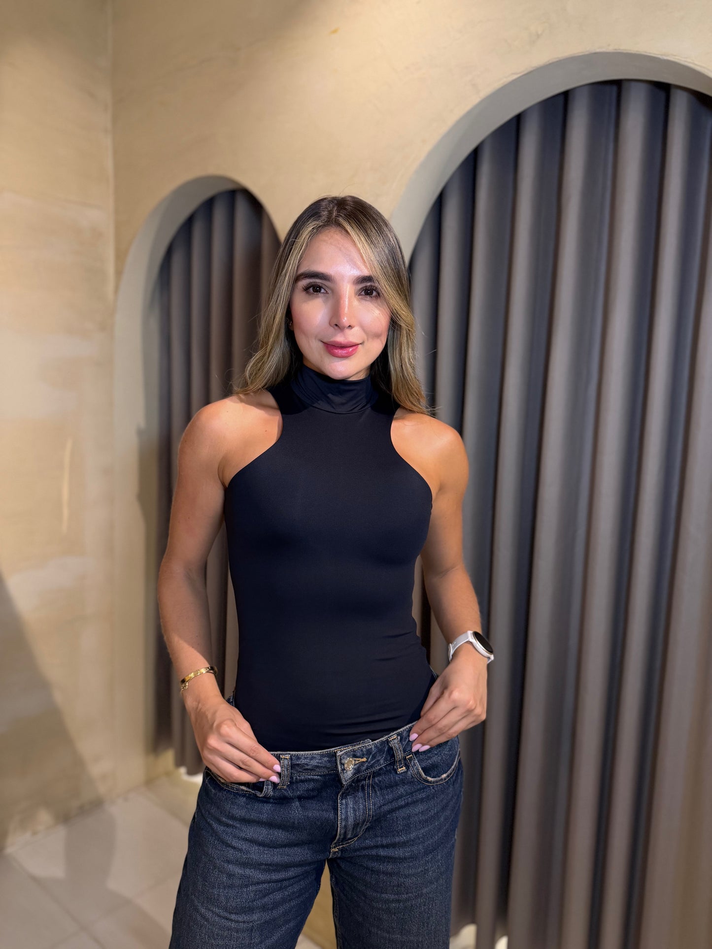 Body esqueleto cuello alto negro