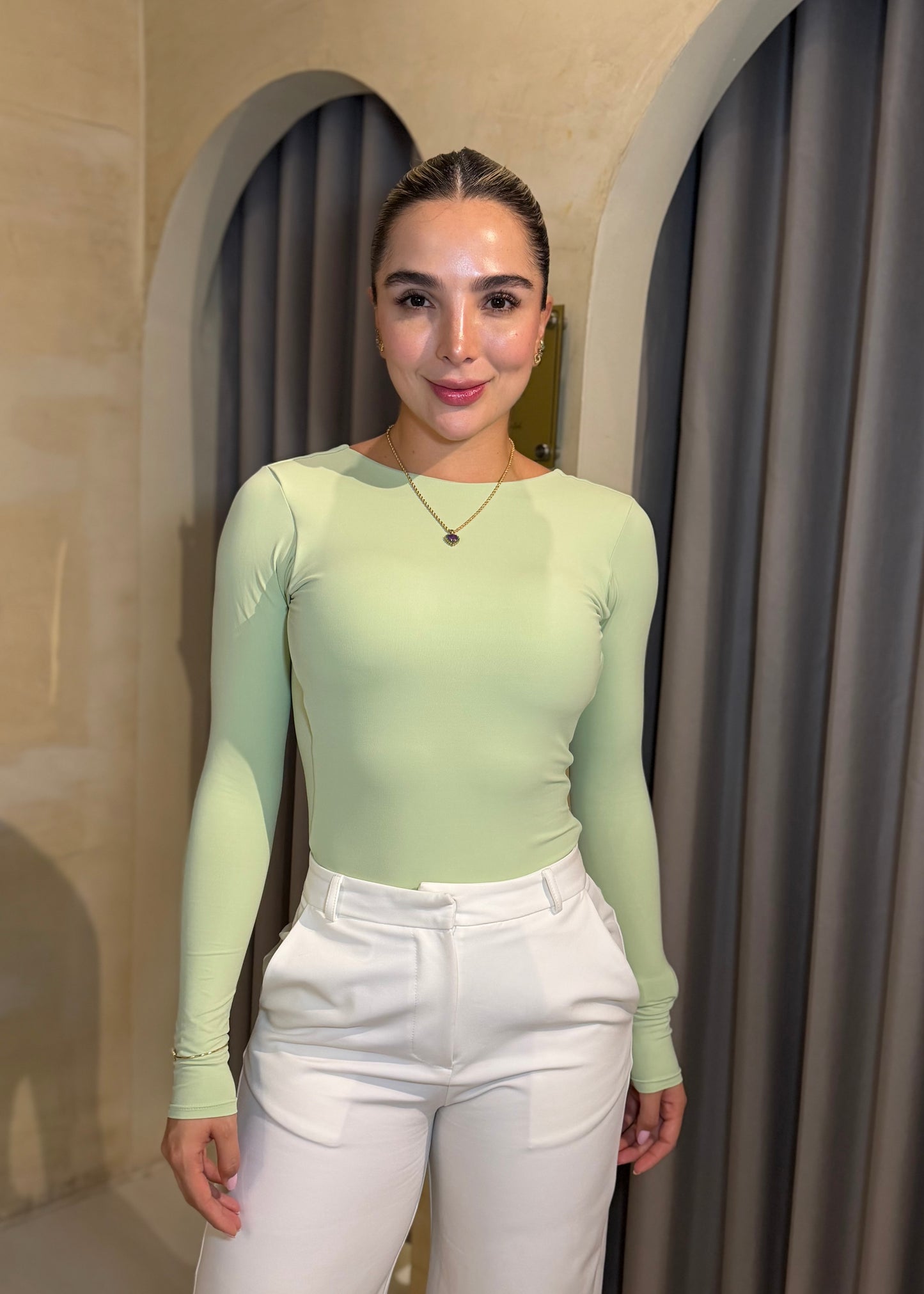 Body destapado top invisible verde pistacho