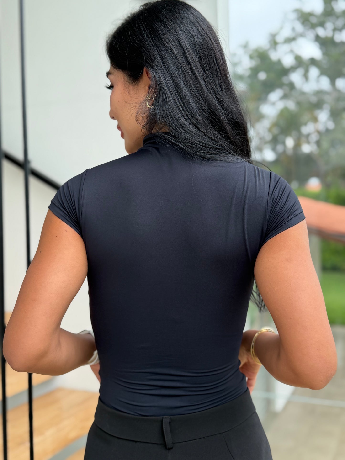 Body cuello incluido escote negro