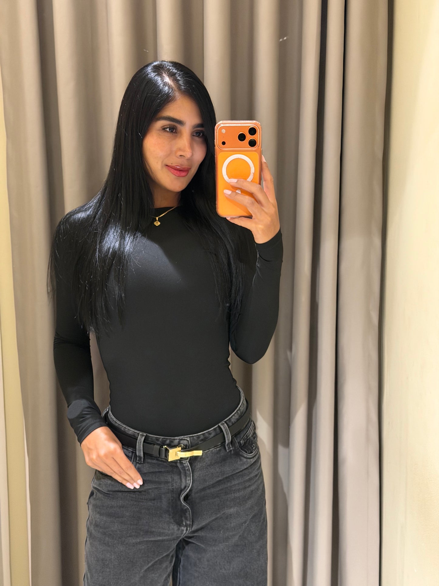 Body destapado top invisible negro