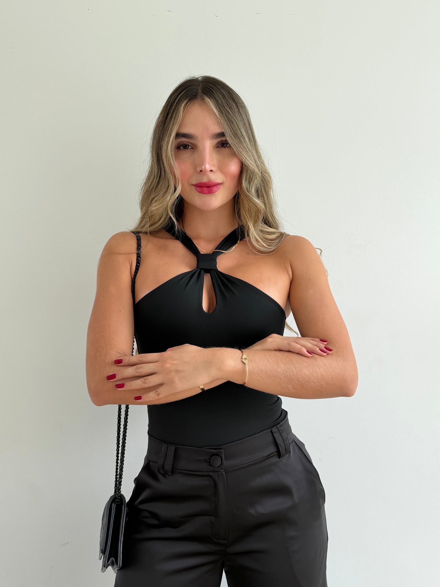 Body pasador al cuello negro