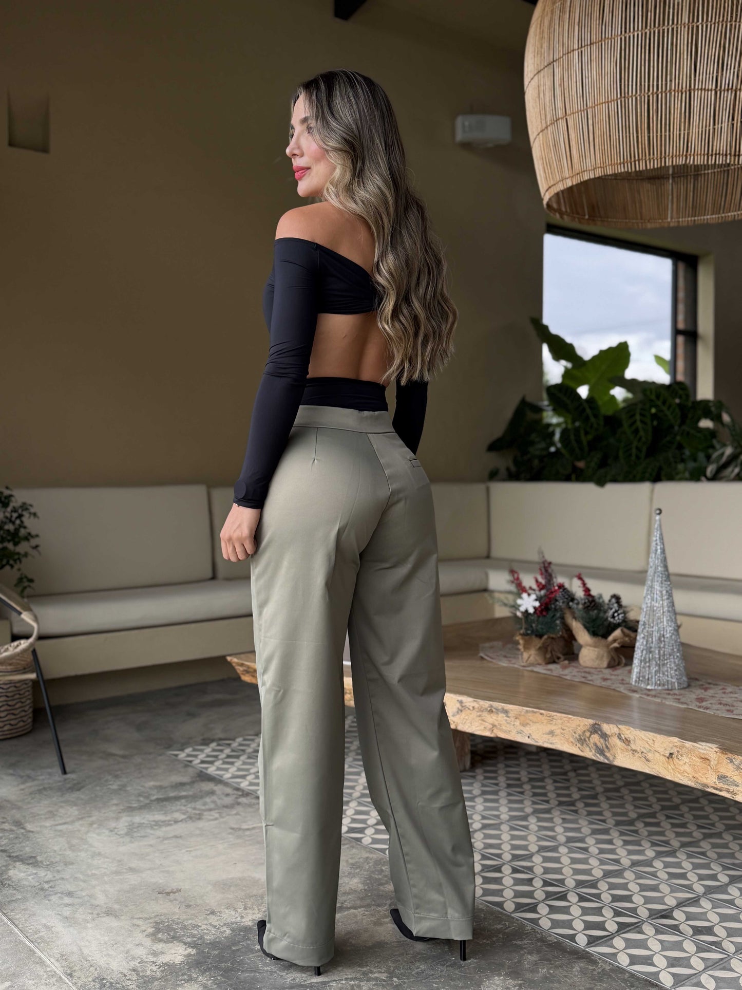 Pantalón asimétrico satin verde