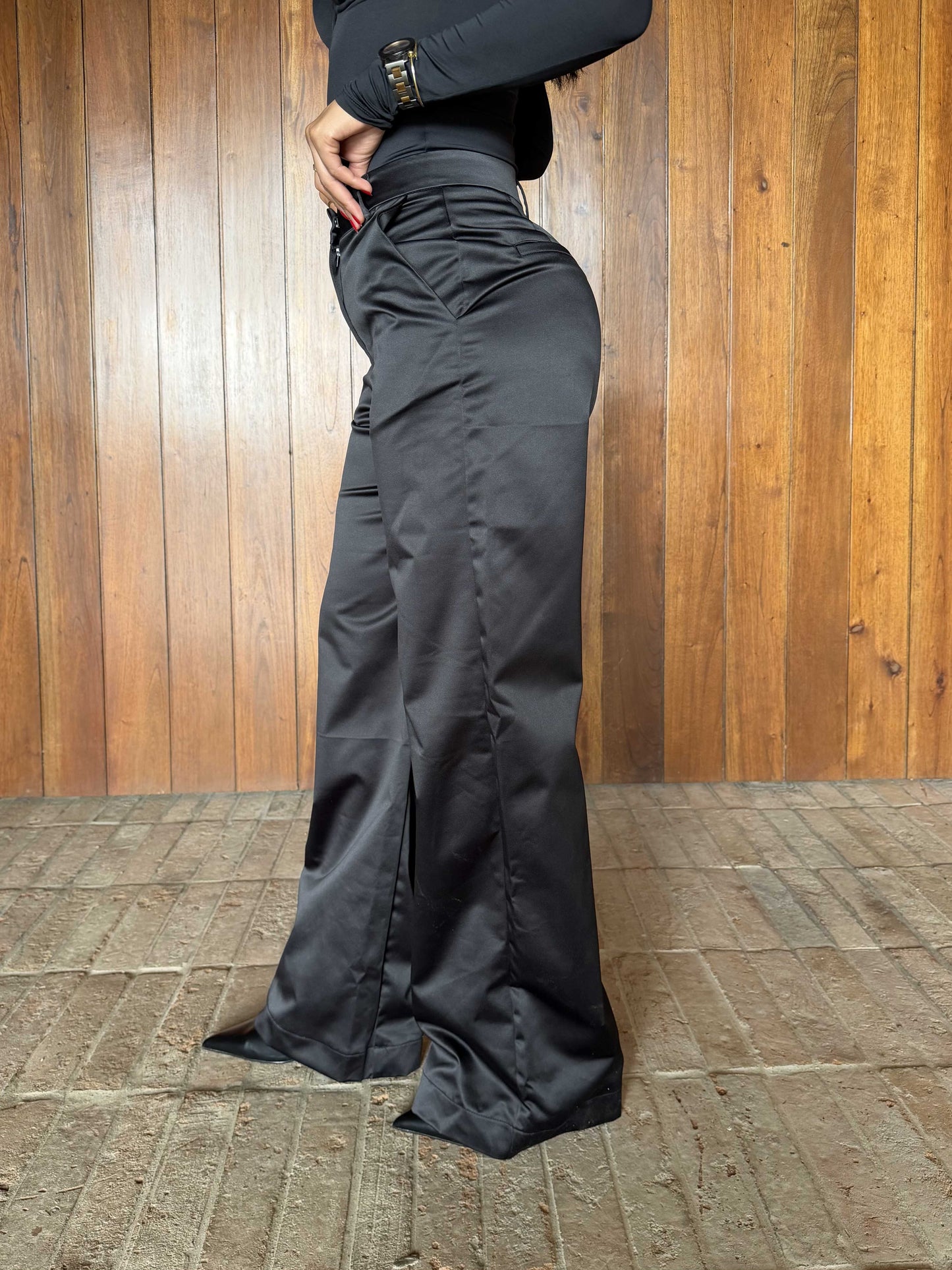 Pantalón clásico satín negro