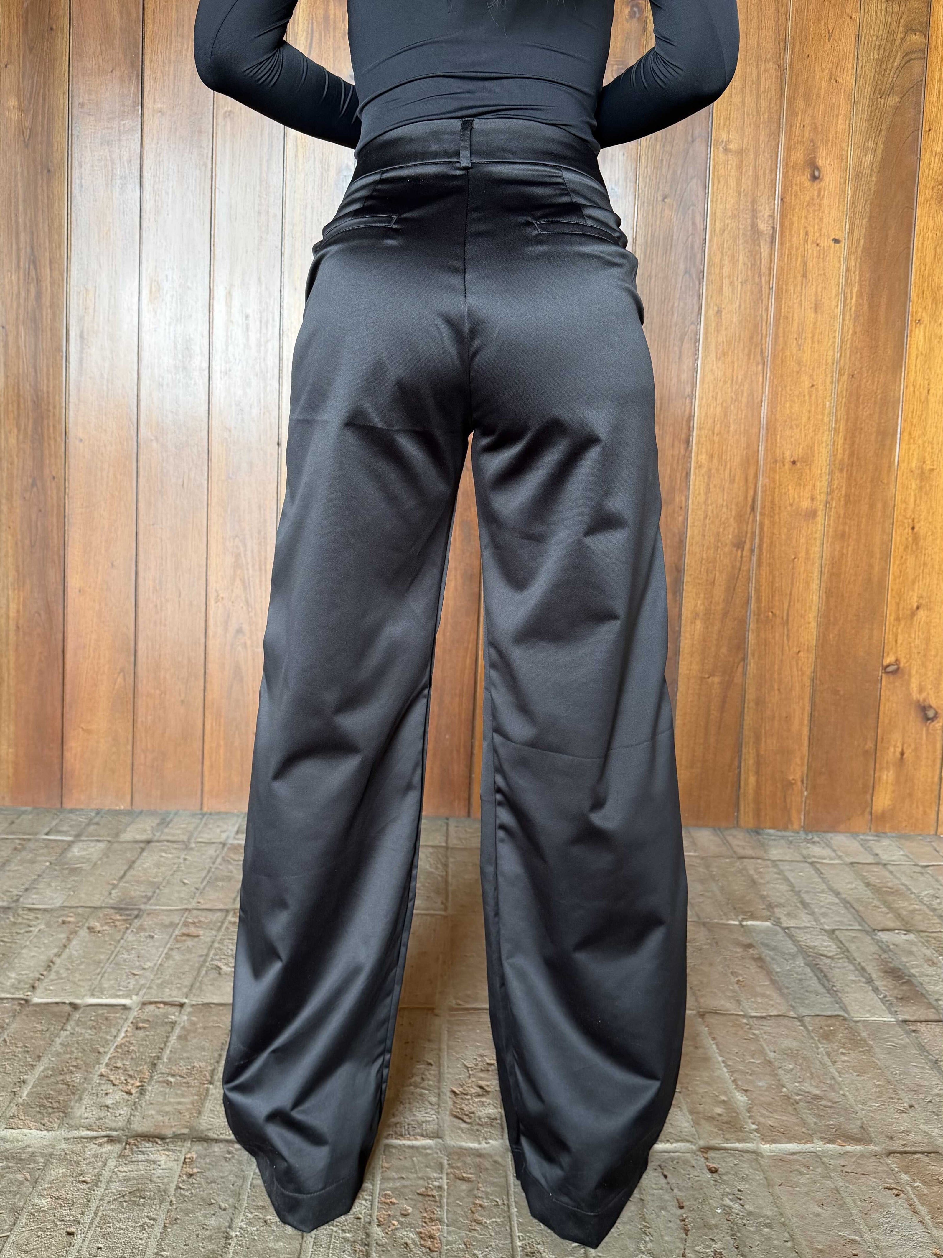 Pantalón clásico satín negro