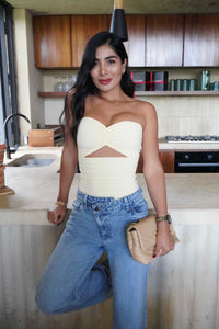 Body strapless escote mantequilla