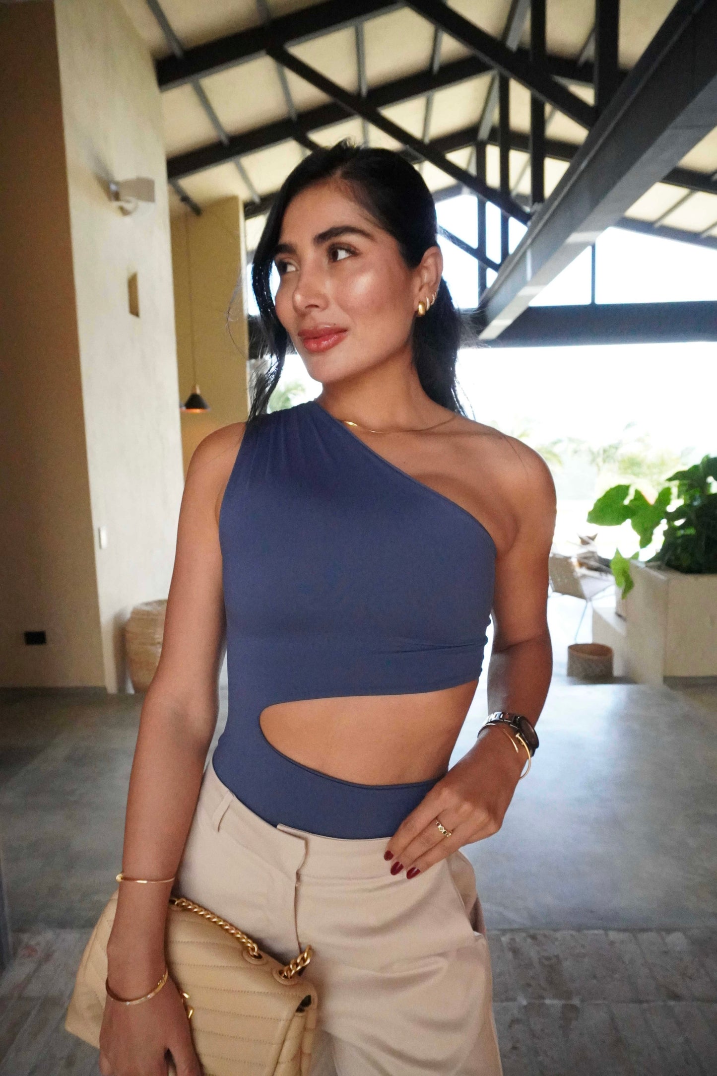 Body hombro recogido escote azul noche