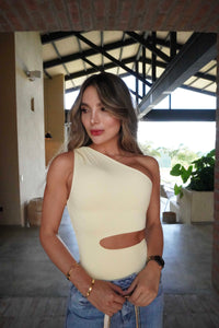 Body hombro recogido escote amarillo