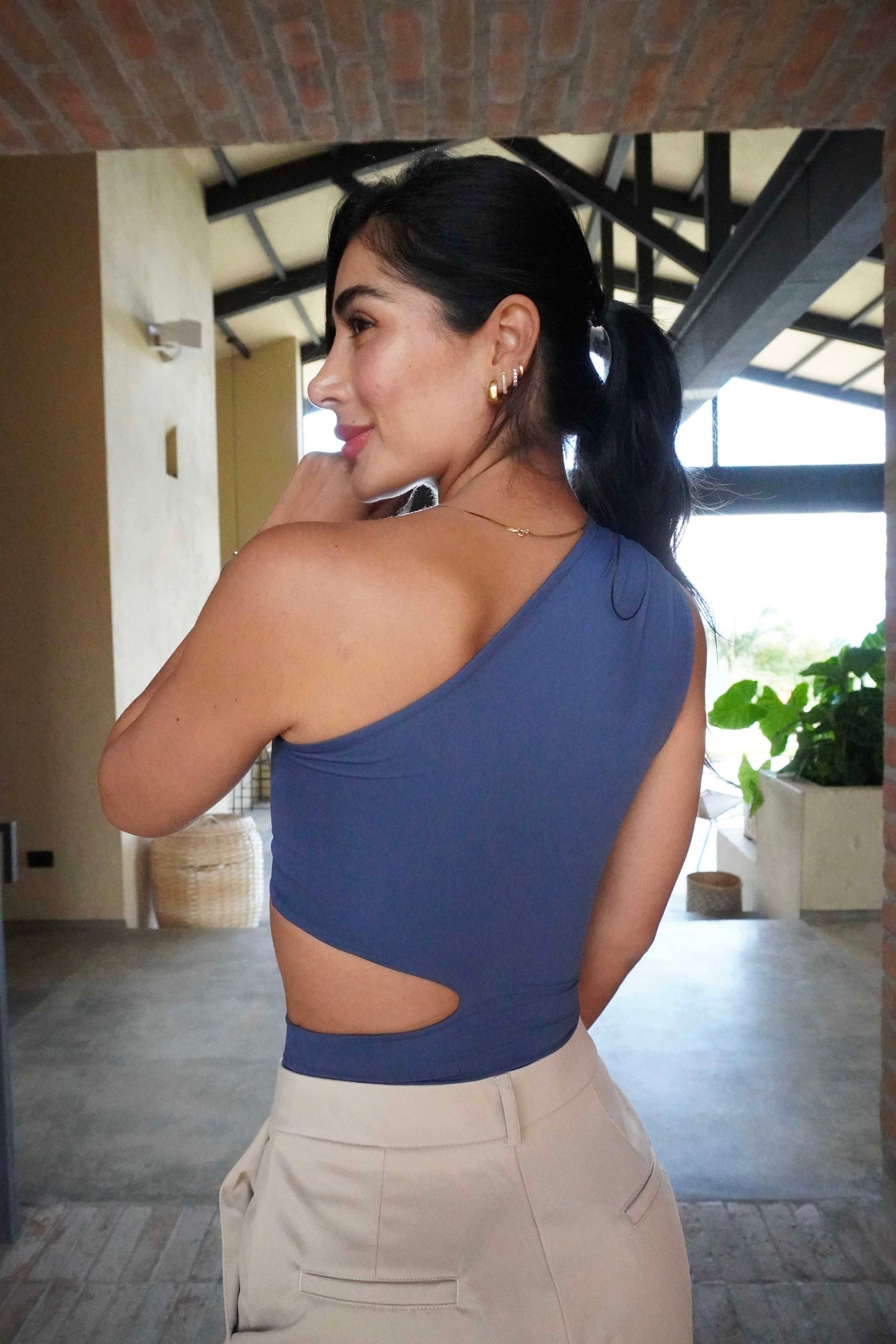 Body hombro recogido escote azul noche