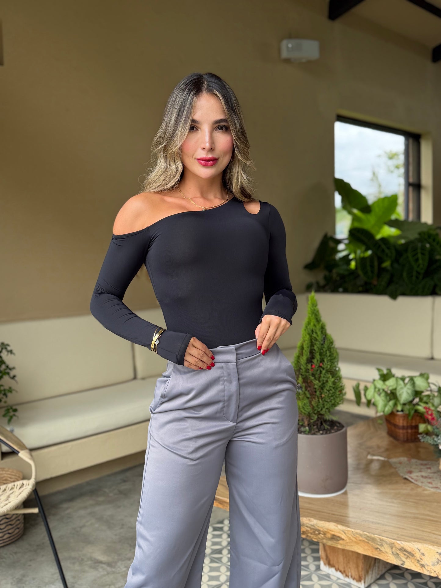 Pantalón clásico satín gris