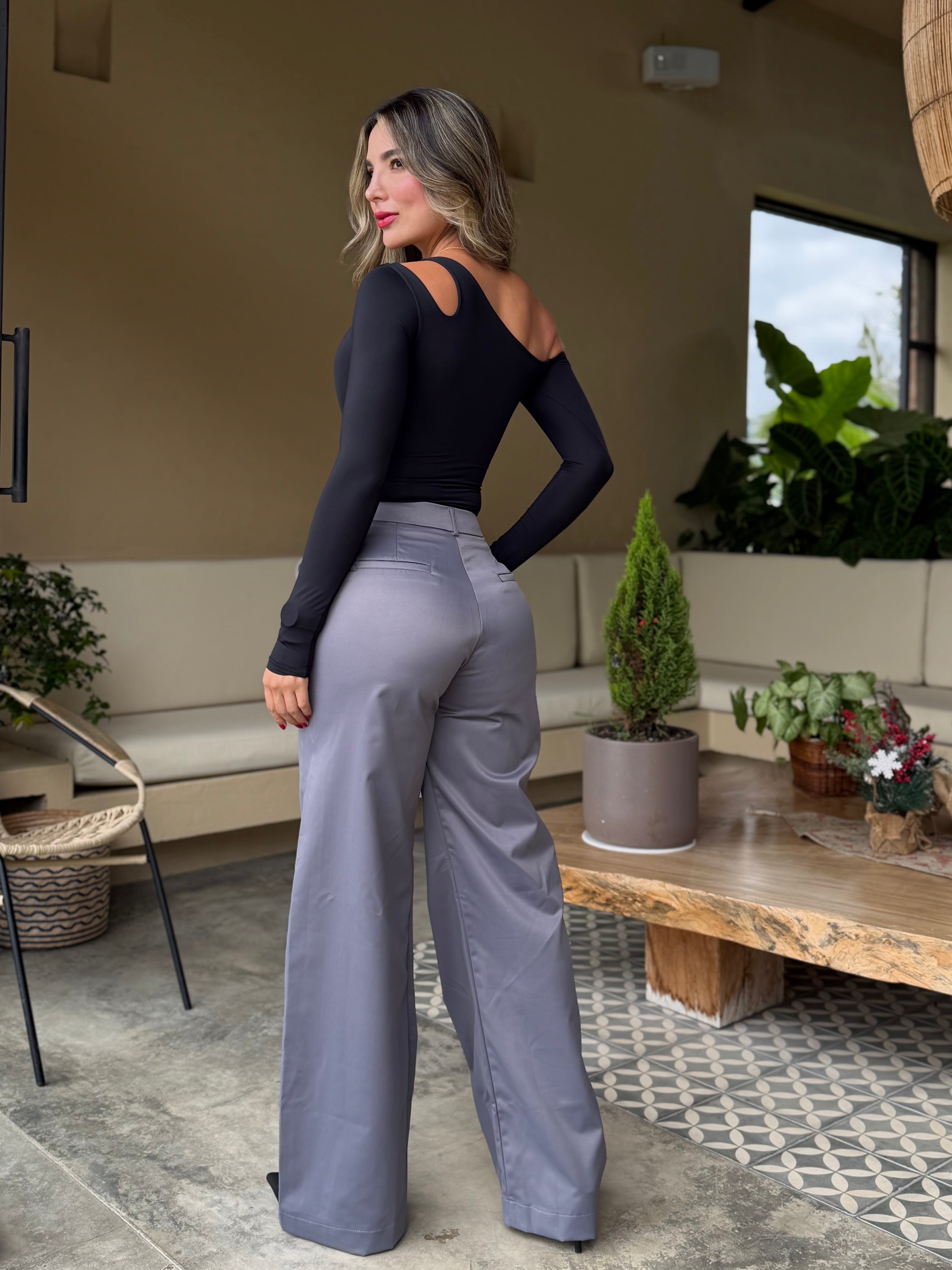 Pantalón clásico satín gris