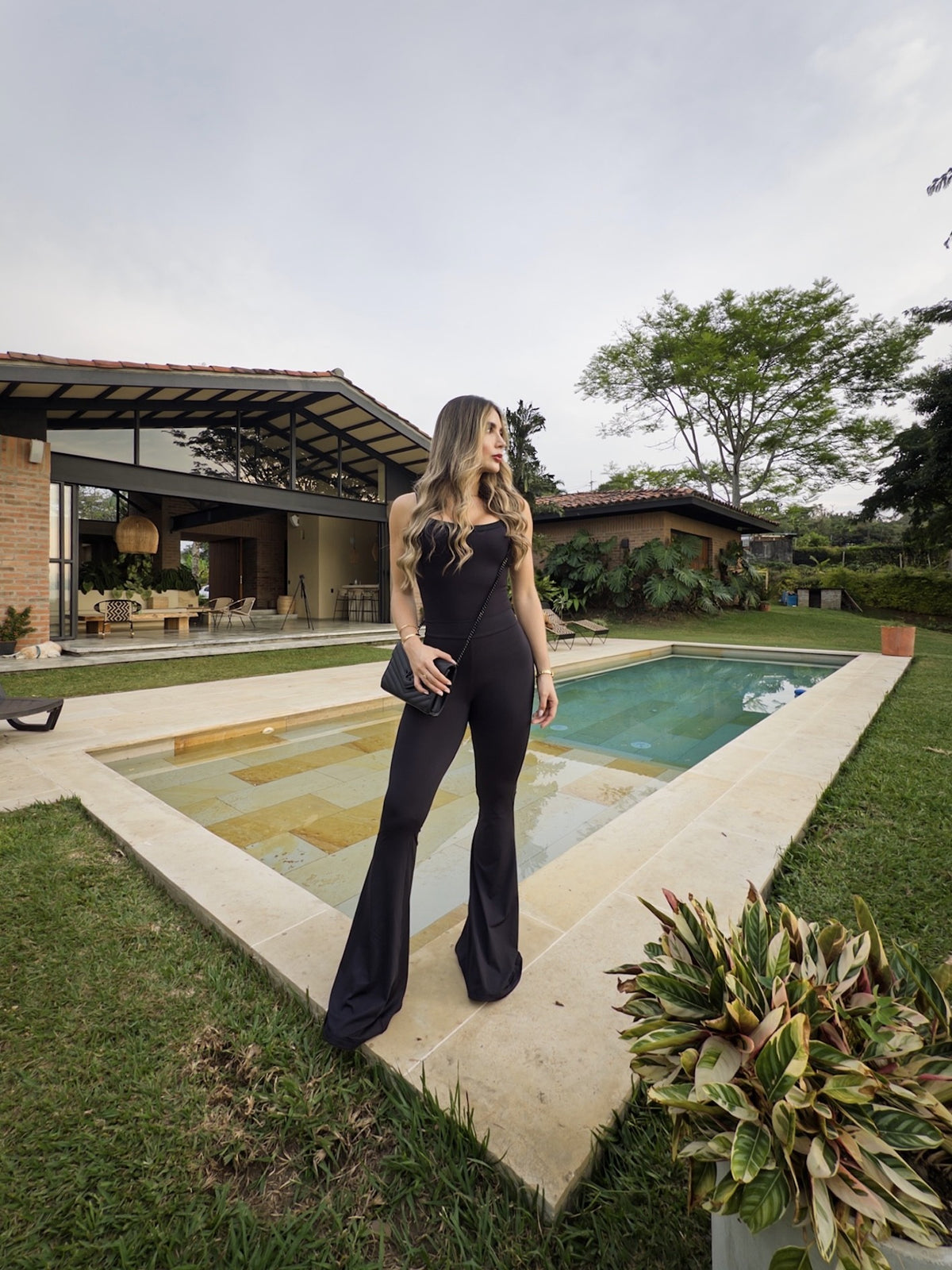 pantalón bota campana negro