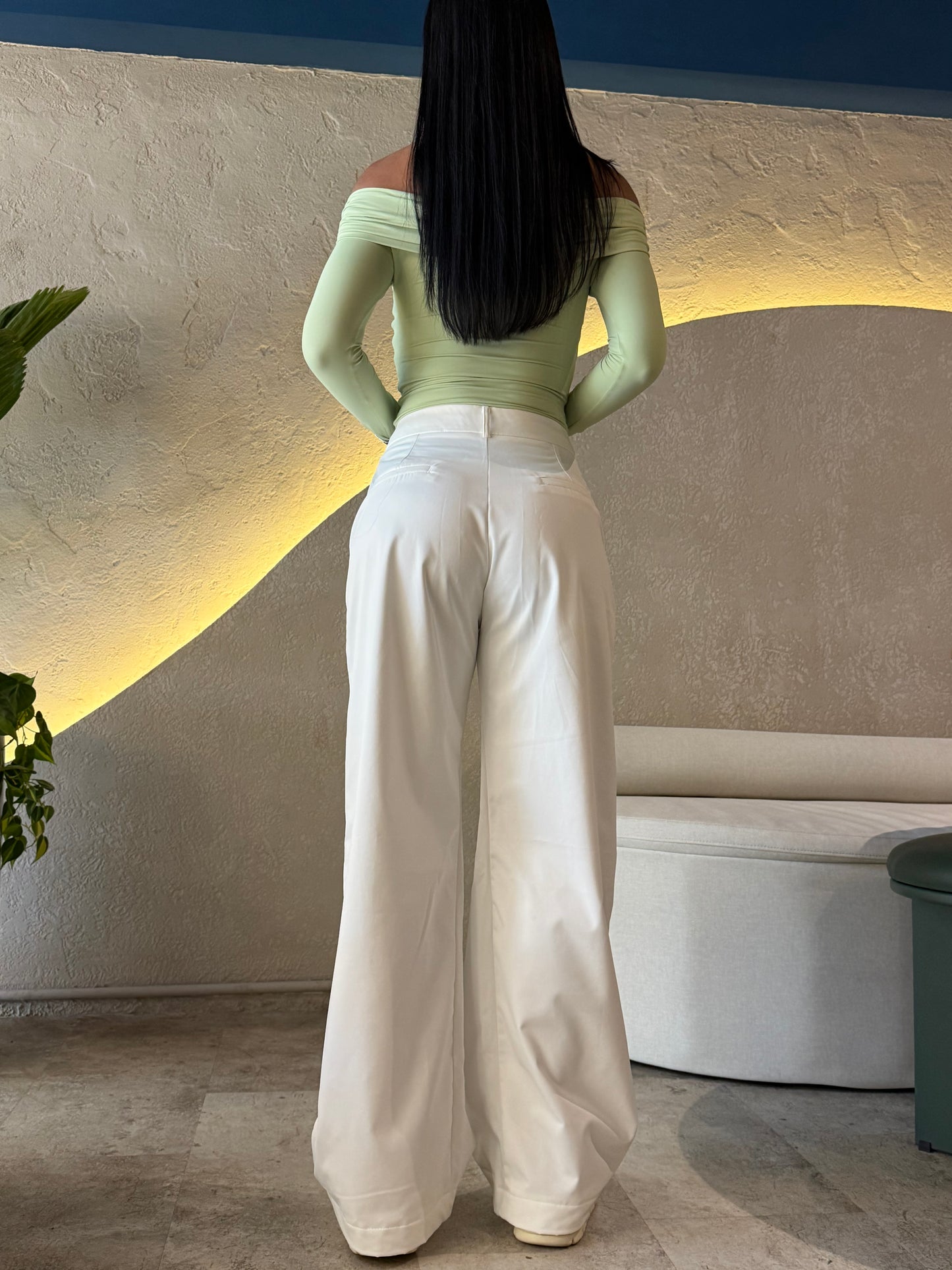 Pantalón clásico satín blanco