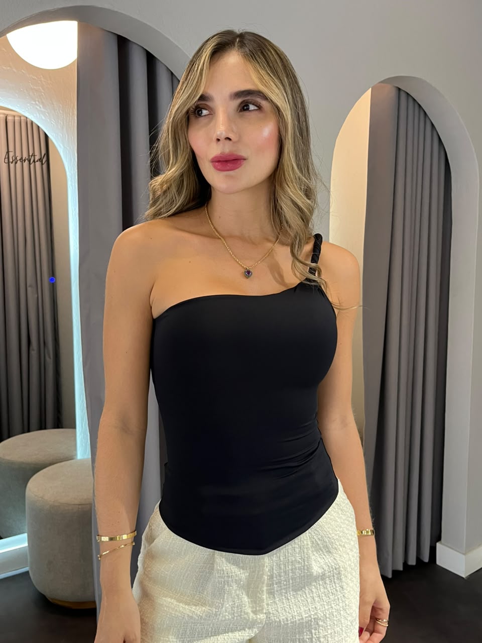 Blusa hombro entorchado