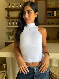 Blusa esqueleto cuello alto blanca