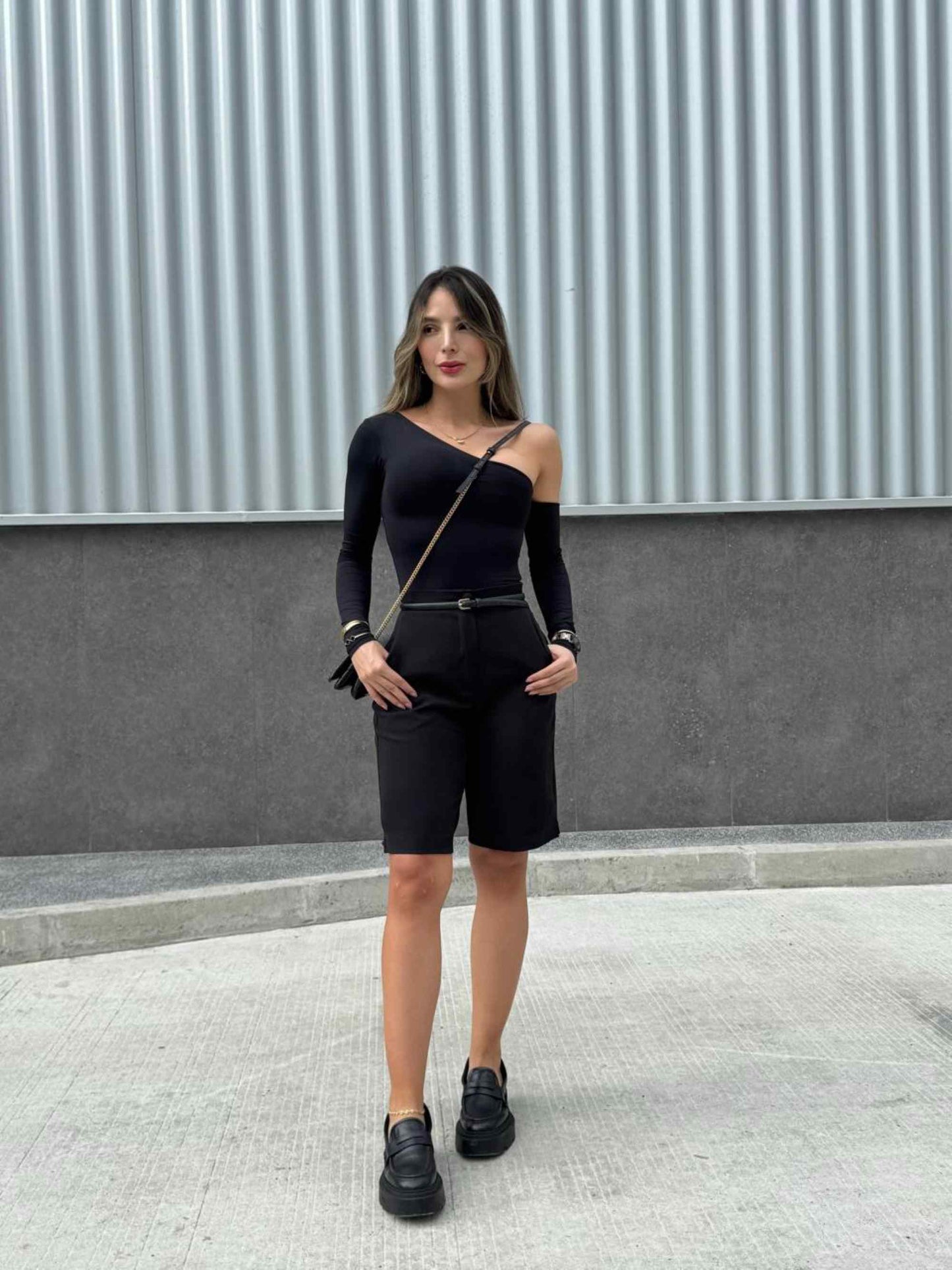 BODY HOMBRO CAIDO NEGRO
