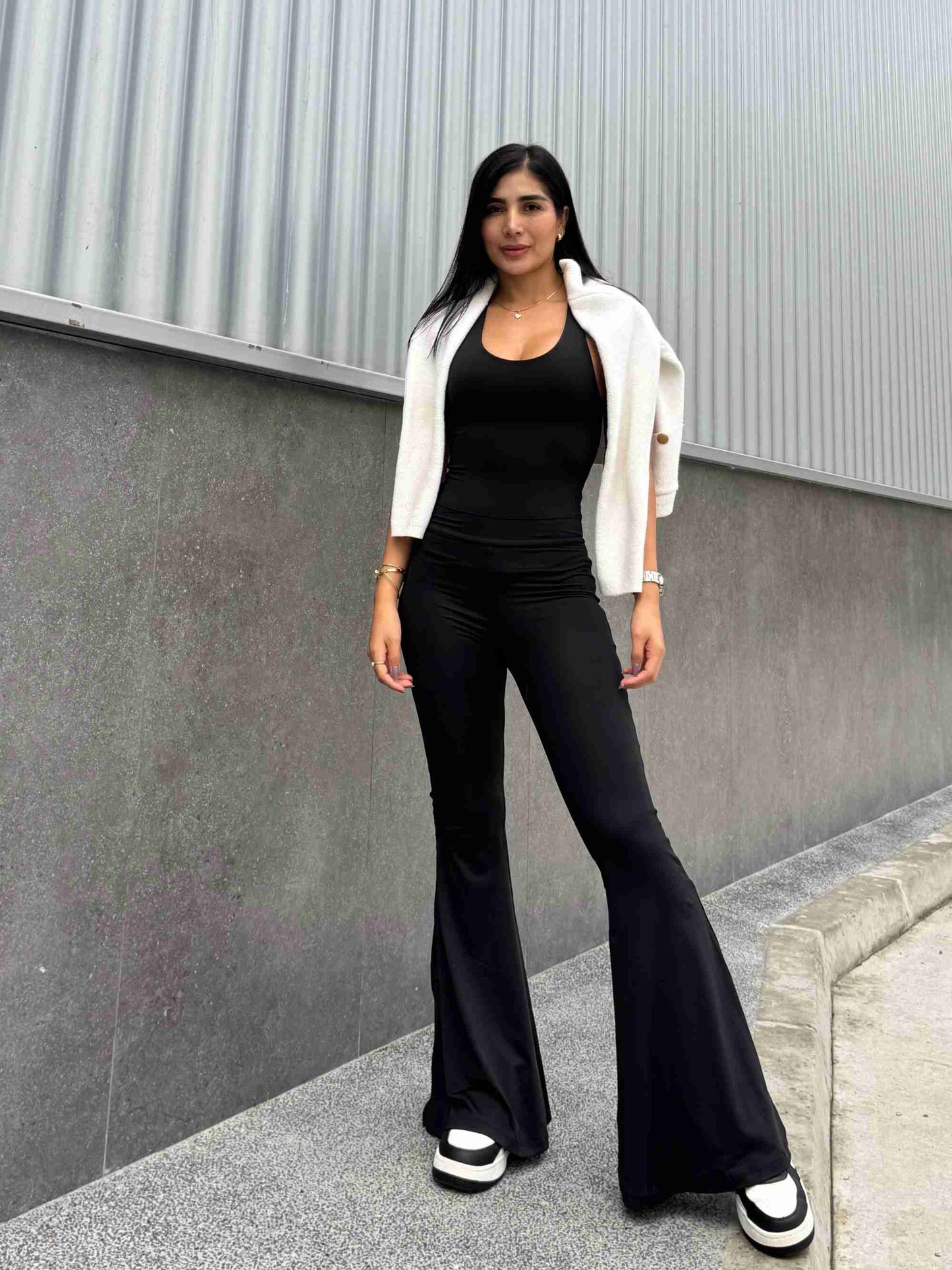 pantalon bota campana negro